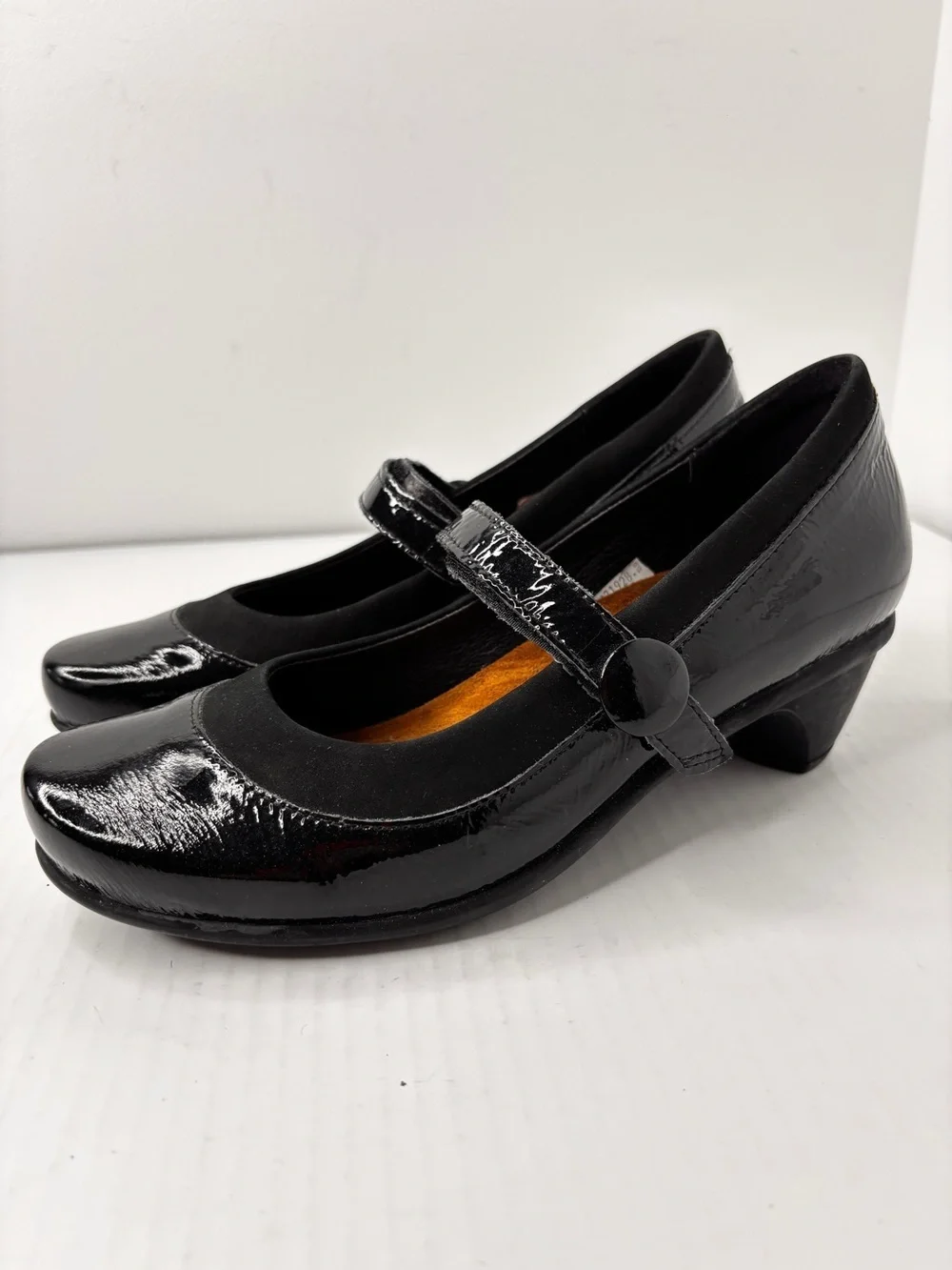 Naot Trendy Mary Jane Pump Womens Comfort Shoe Size 6 EU 37 Black Patent Leather